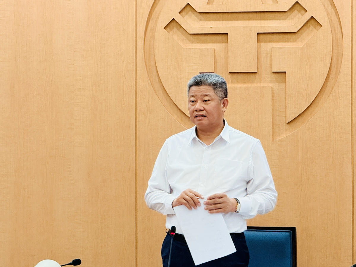 Hà Nội đã chuyển đổi hơn 20% số lượng xe buýt sang phương tiện xanh- Ảnh 1. Phó Chủ tịch UBND TP Hà Nội Nguyễn Mạnh Quyền phát biểu