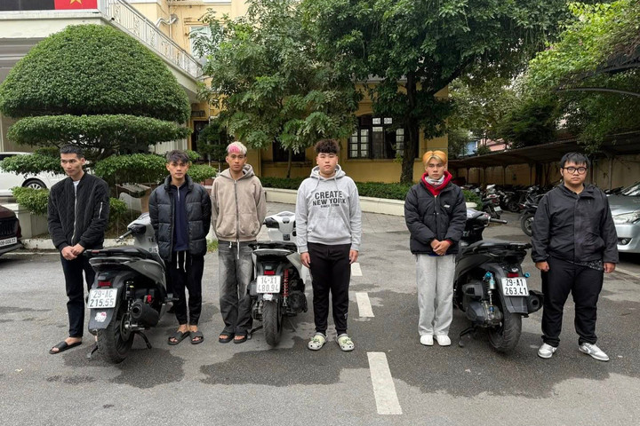 Các đối tượng quái xế tại cơ quan công an Nhóm quái xế bị bắt giữ tại cơ quan công an