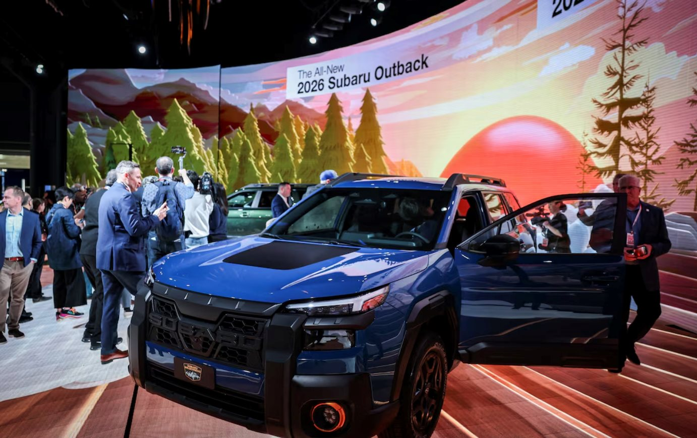 Thêm 1 hãng ô tô từ bỏ giấc mơ xe điện, quay về làm hybrid- Ảnh 1. Subaru thay đổi chiến lược đầu tư xe điện sang hybrid