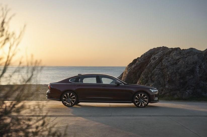 Nội thất rộng rãi Volvo S90 2026