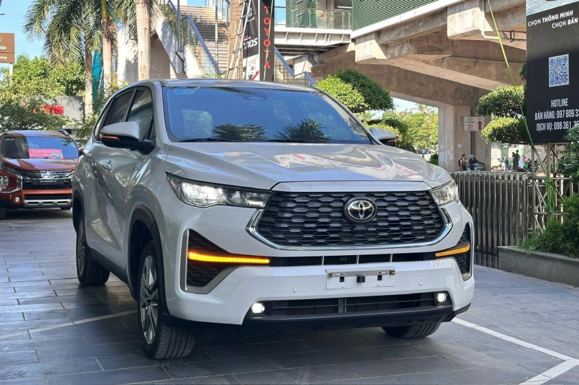 Toyota Innova Cross HEV dẫn đầu doanh số tháng 10/2025 Toyota Innova Cross HEV dẫn đầu