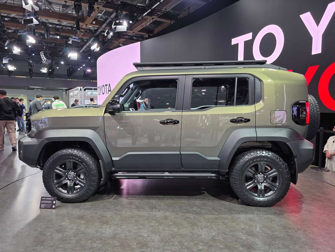 Toyota Việt Nam hé lộ thời điểm mở bán Land Cruiser FJ- Ảnh 4. Thiết kế vuông vức của Land Cruiser FJ