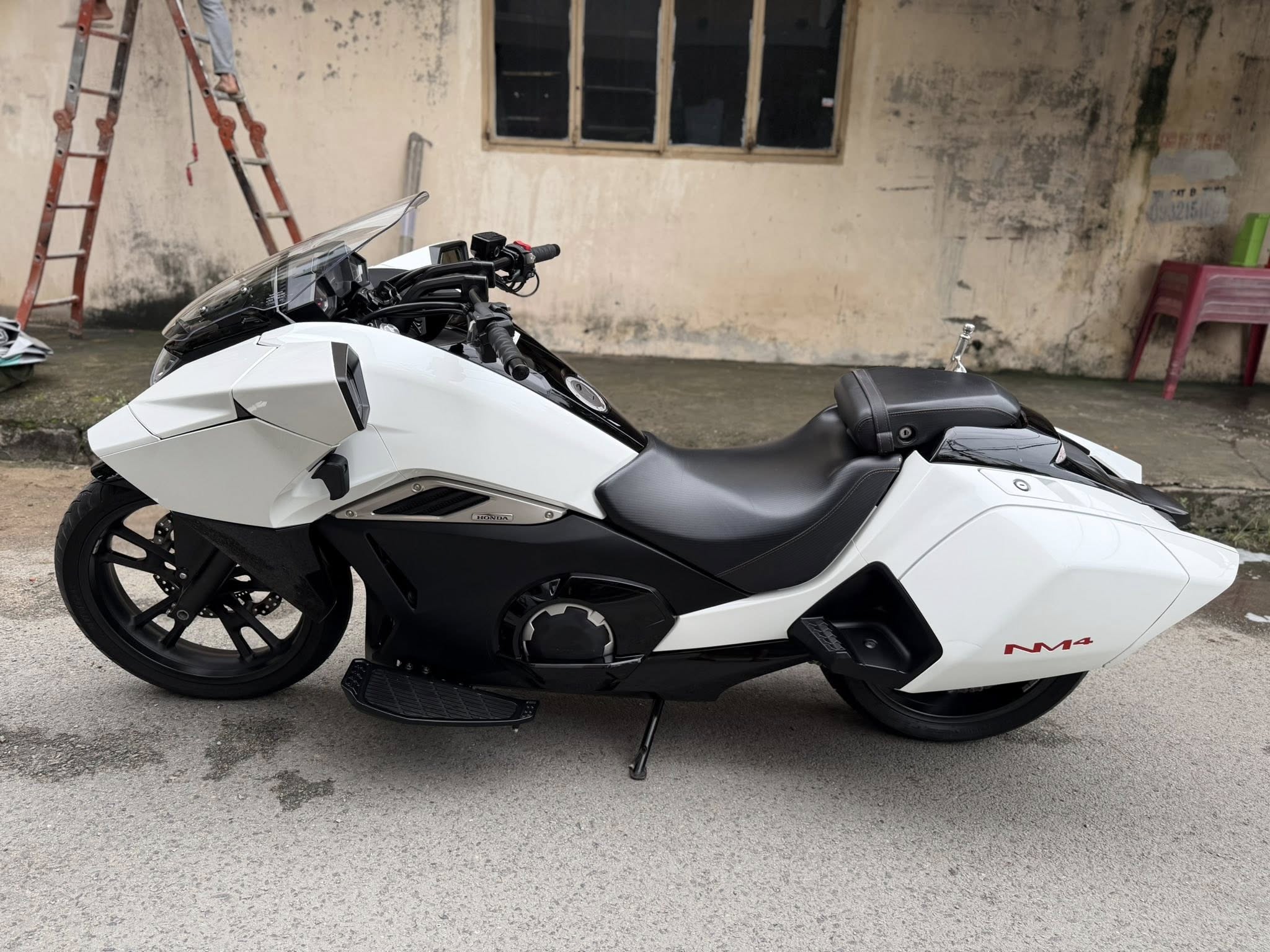 Xe tay ga 'phi thuyền' của Honda đang được rao bán ở Việt Nam, dùng chung một thứ với xe dẫn đoàn CSGT- Ảnh 2. Thiết kế ngoại hình Honda NM4-02