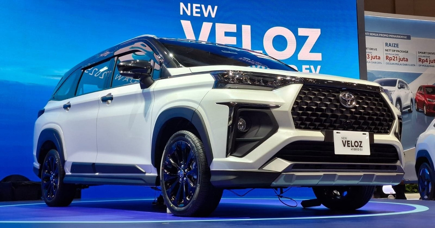 Dòng MPV Toyota Veloz (Cross) lần đầu có phiên bản hybrid.