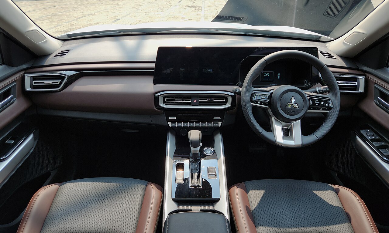 Nội thất xe Mitsubishi Destinator