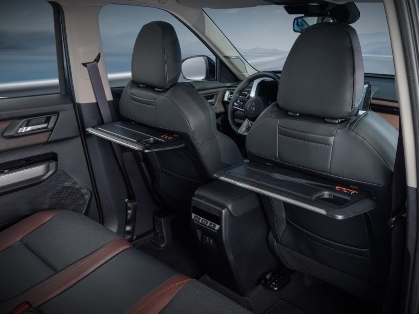 Tiện nghi nội thất Mitsubishi Destinator Tiện nghi nội thất Mitsubishi Destinator