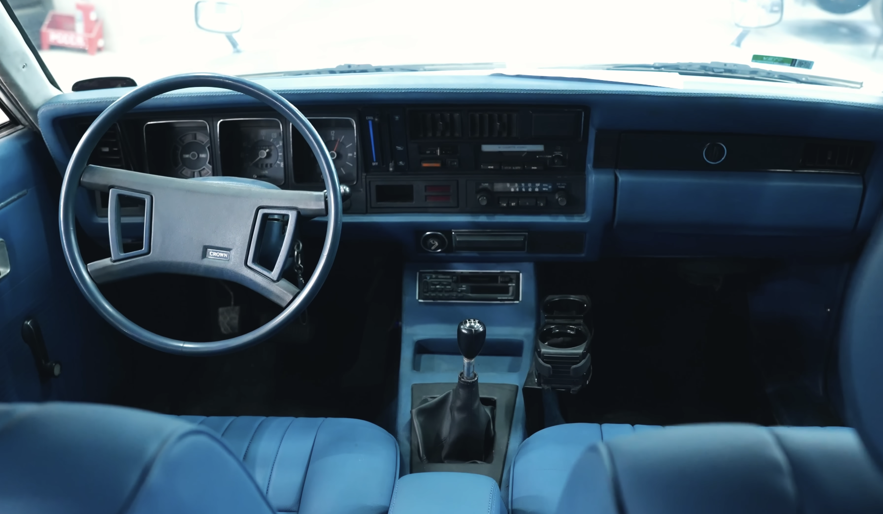 Nội thất bọc da đỏ rượu vang Khoang nội thất màu đỏ rượu vang sang trọng