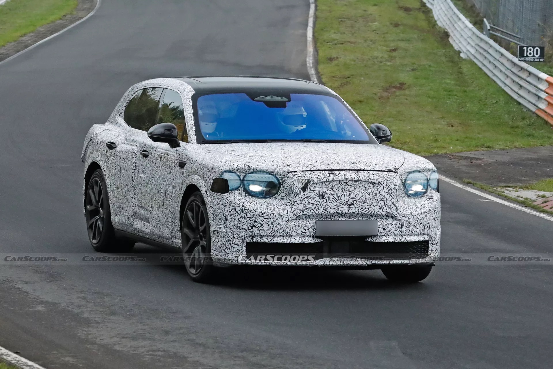 Chạy thử Bentley Urban SUV