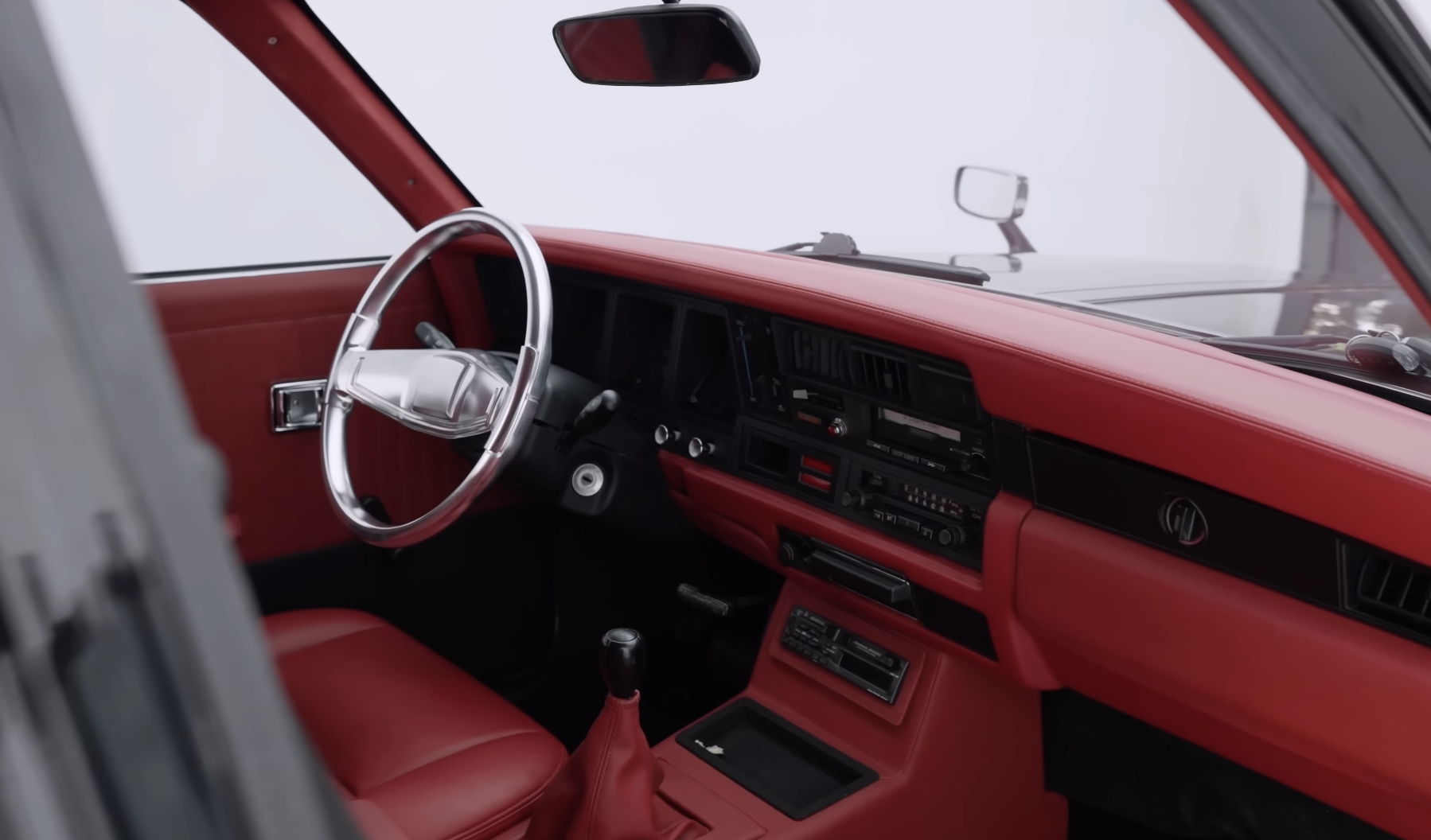 Tappi cửa nội thất Toyota Crown Wagon Phối màu đỏ đen tappi cửa đồng bộ nội thất