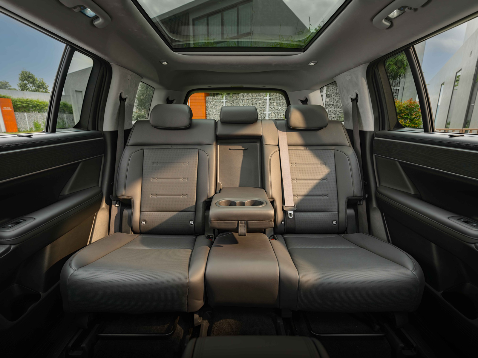 Xe có cấu hình 3 hàng ghế rộng rãi cho gia đình.