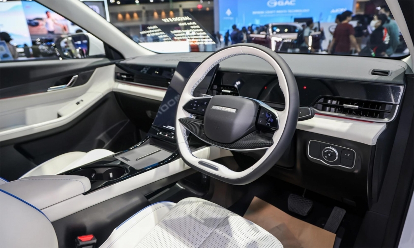 Jaecoo-J5-EV-2 Nội thất cabin Jaecoo J5 EV phong cách tối giản với màn hình cảm ứng lớn