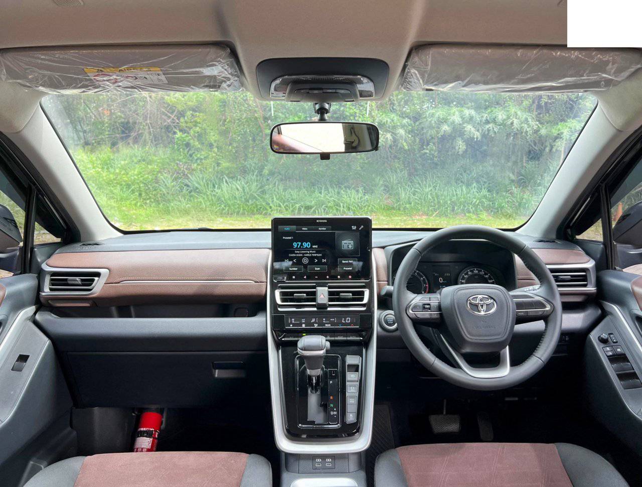 Nội thất Innova Cross bản giá rẻ