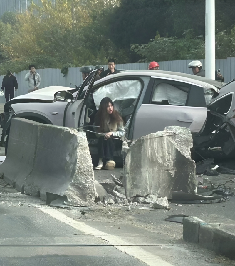 Nio EC6 sau tai nạn nghiêm trọng vẫn an toàn Mẫu xe điện gãy đôi không cháy nổ pin