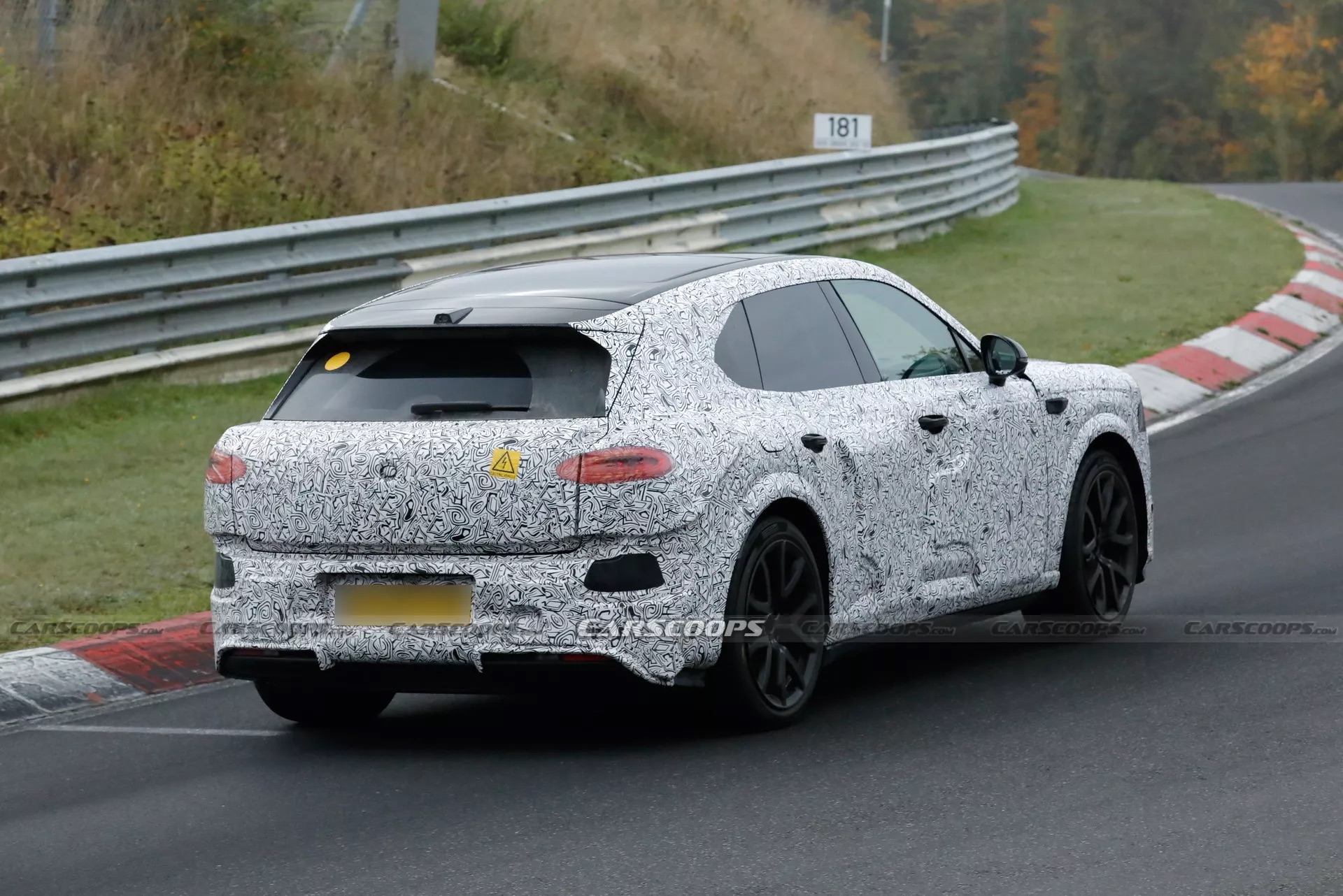 Chạy thử Bentley Urban SUV