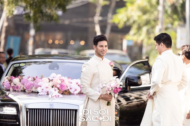 Nội thất Rolls-Royce Ghost Series II Nội thất xe làm thủ công với da cao cấp và trần Starlight Headliner